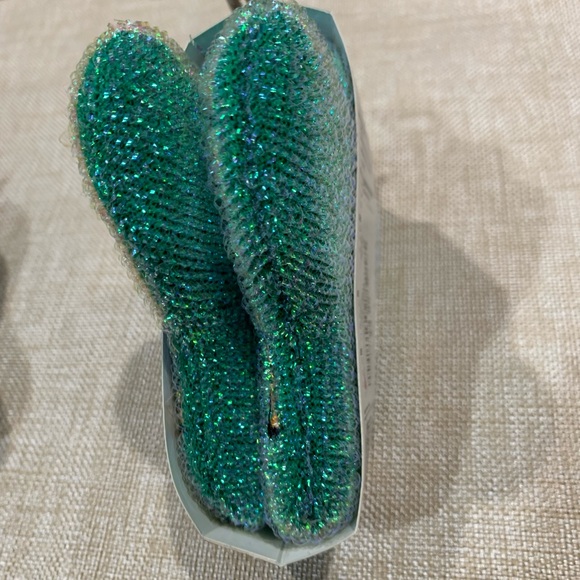Kikkerland Cactus Sponges (2) Pack of 2 - Picture 3 of 5
